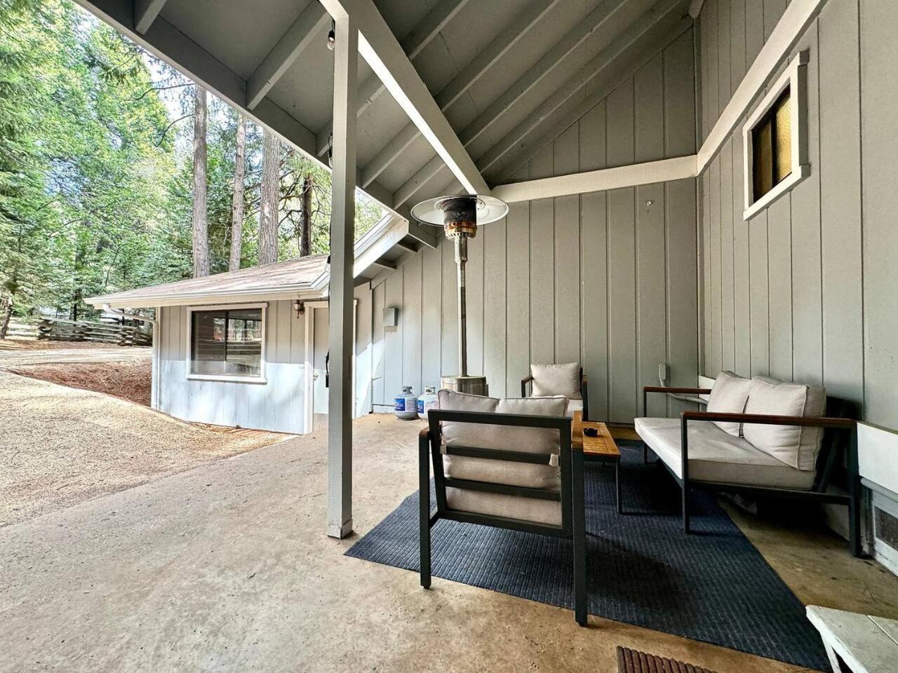Cabin In The Trees-Game Room Pollock Pines Εξωτερικό φωτογραφία